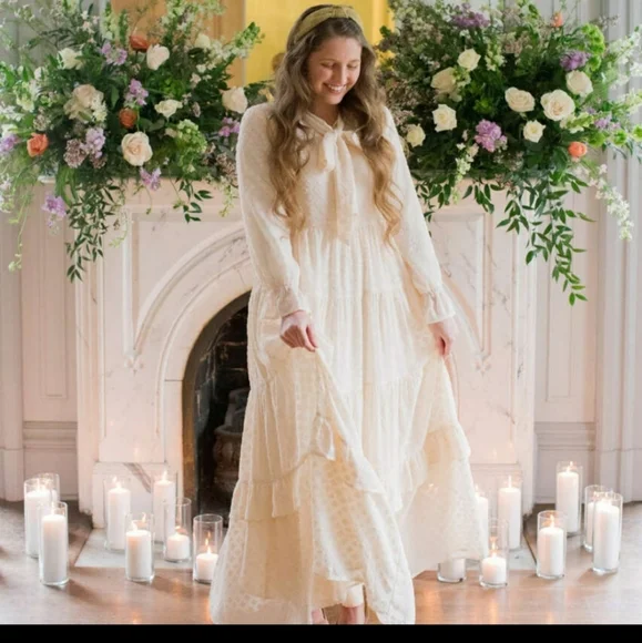 SOLD 🤍Lady Juliette Dress🤍 - Picture 2 of 5